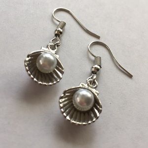 Sea Shell Pearl Earrings.